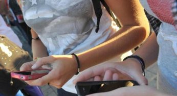 Scopri se stai esagerando con i social: ecco i segnali che ti devono allarmare