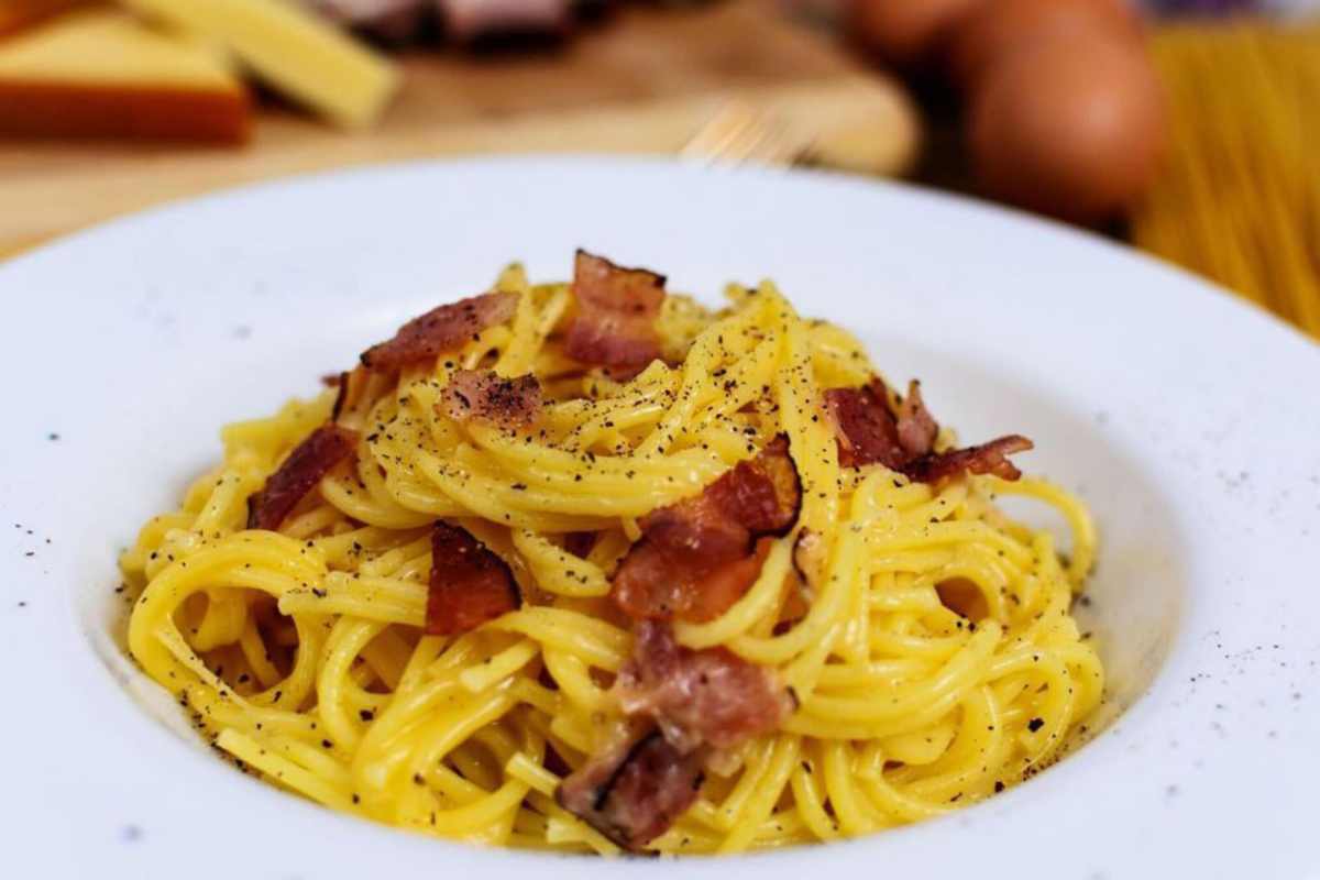 Piatto di carbonara italiana