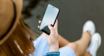 Quest’anno al mare fai attenzione se qualcuno ti fotografa: può toglierti il costume con un click