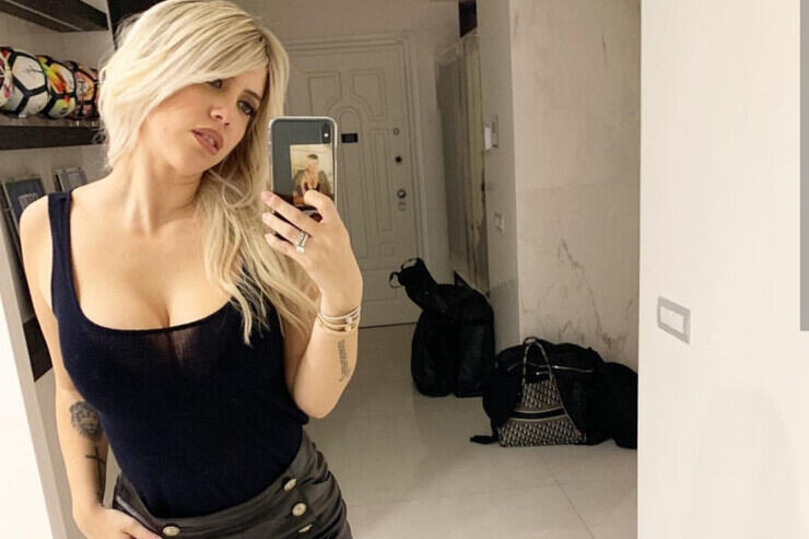 Wanda Nara, selfie allo specchio