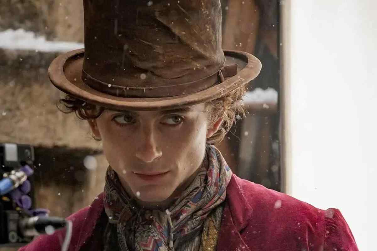 un fermoimmagine di Timothée Chalamet che interpreta Wonka