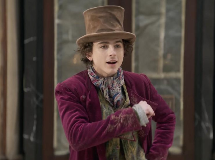 Una scena tratta dal film Wonka con Timothée Chalamet nella parte del protagonista