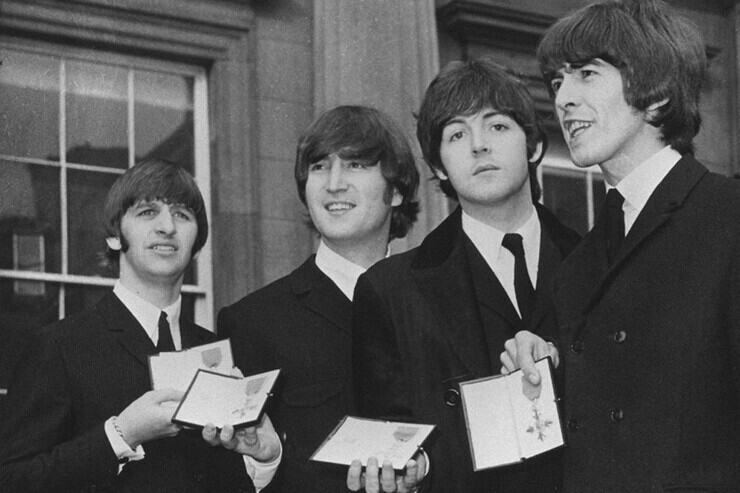 I Beatles in una foto in bianco e nero 