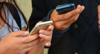 Cos’è il “phubbing” e perché rovina le relazioni