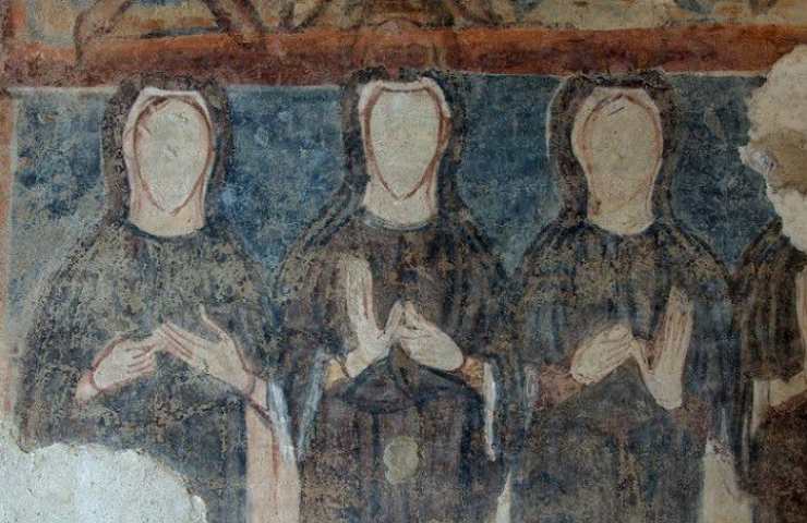 Le monache senza volto del Monastero di Torba, uno dei luoghi più misteriosi d'Italia