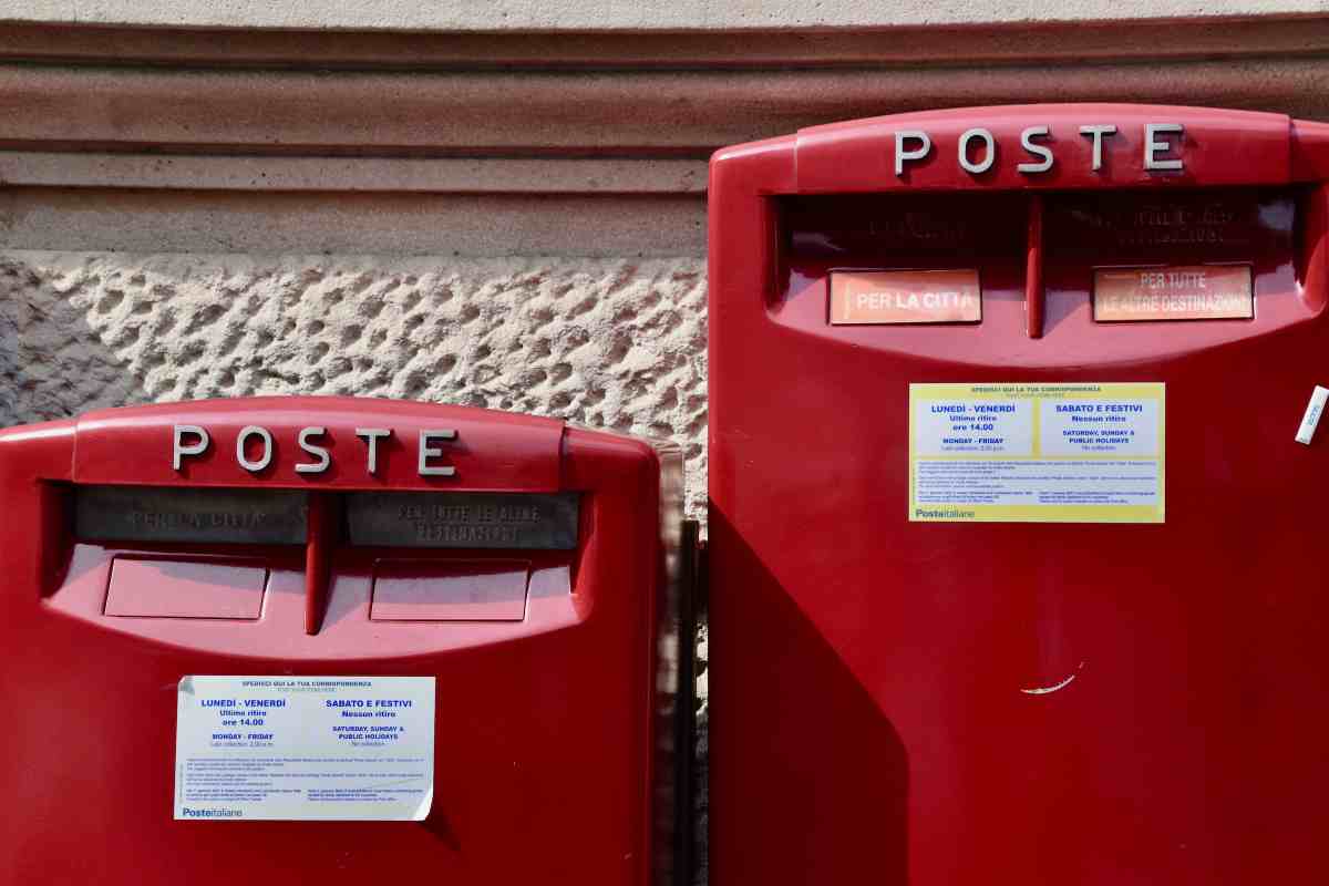 Buca delle lettere, Poste italiane